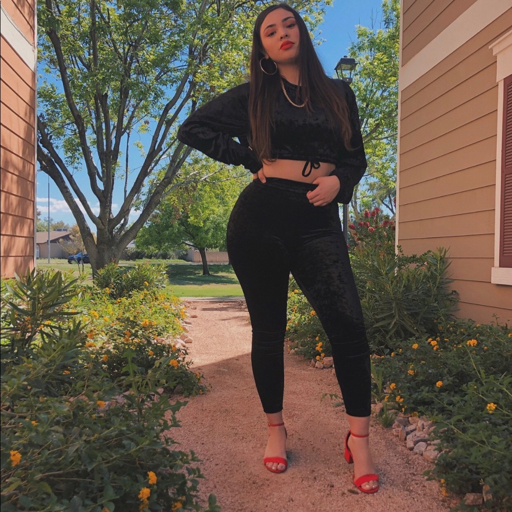Black velvet set
